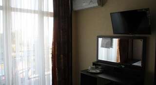 Гостиница Amvel Лазаревское Двухместный номер Делюкс c 1 кроватью и боковым видом на море-1